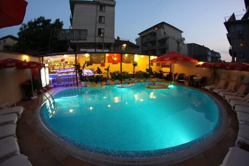 Italia Hotel Nessebar Extérieur photo